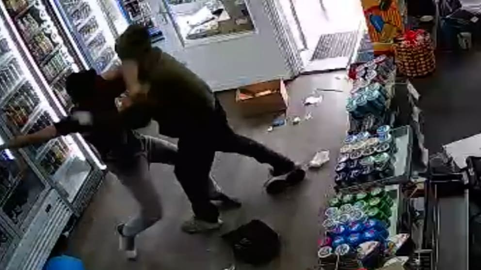 Schüsse bei Kiosk-Überfall in Bremen: Verkäufer stoppt bewaffneten Täter