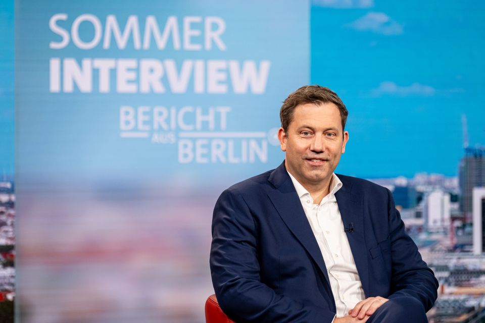 Klingbeil fordert pragmatische Umsetzung von Krankheitsregeln