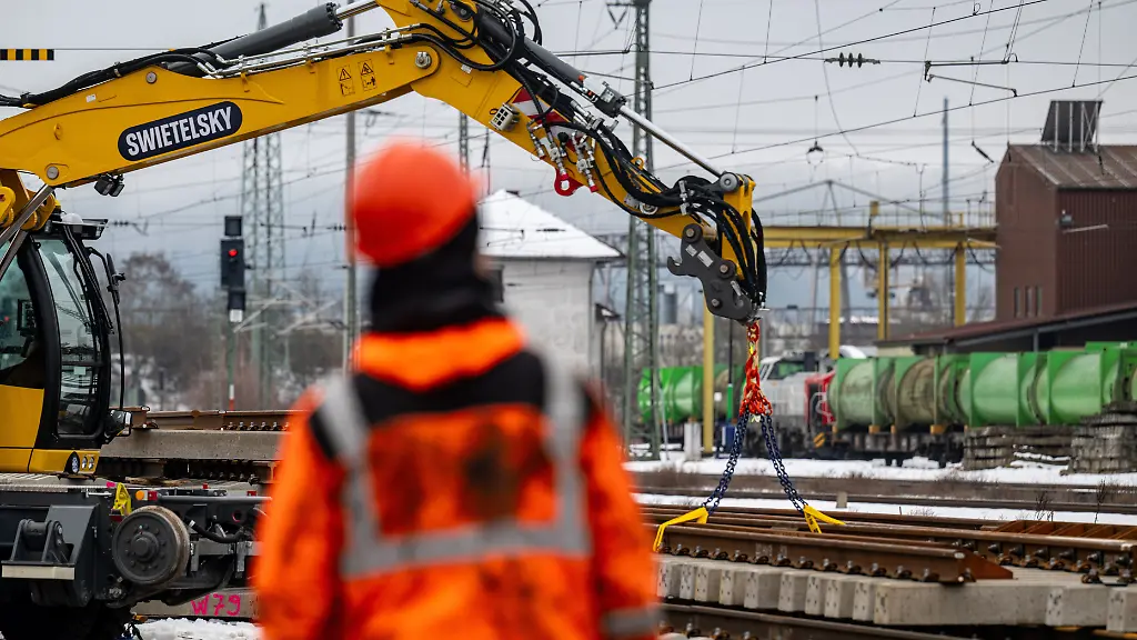 Al-Wazir fordert mehr Investitionen in die Verkehrsinfrastruktur
