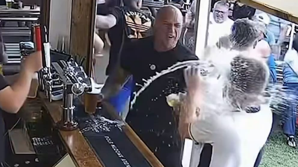 England-Fans feiern auf ungewöhnliche Weise