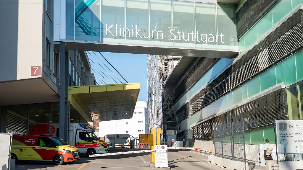 Mordversuch in Stuttgarter Einkaufszentrum: Mann greift Ehefrau an