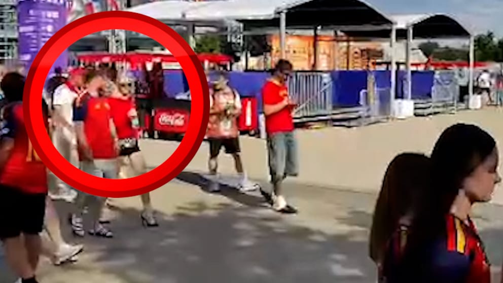 Warum trägt Pedro Neto einen kaputten Fußballschuh?