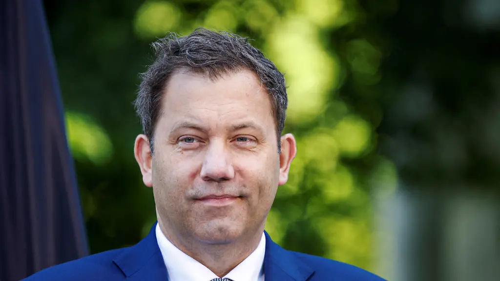 Klingbeil fordert pragmatische Lösung für Krankschreibungen