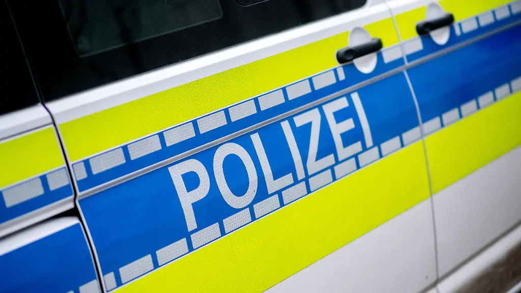 Fahrer flüchtete vor Kontrolle: Polizist schießt nach Verfolgungsfahrt auf Auto