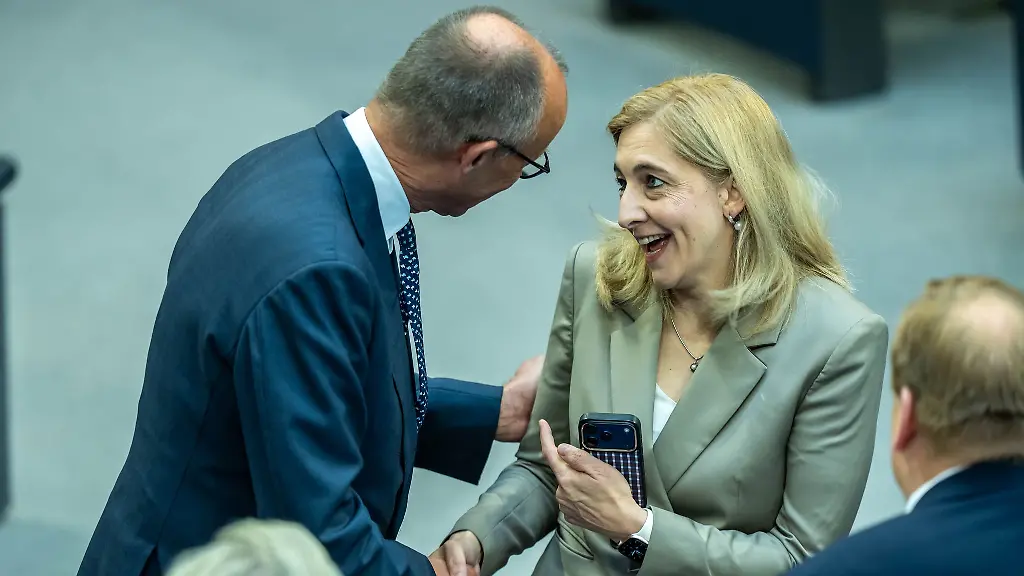 Personalkarussell in der Union: Warken wird Kanzleramtschefin, Linnemann neuer Gesundheitsminister