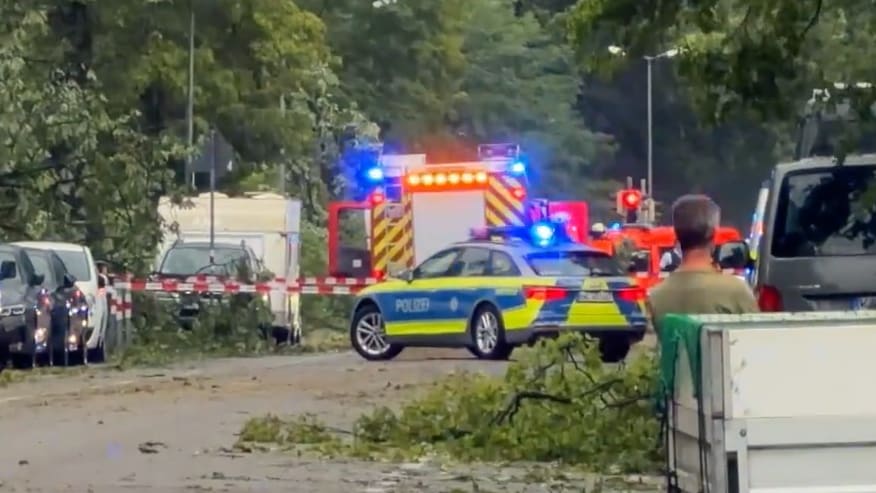 Unwetter-Tragödie in Karlsruhe: Radfahrer von Baum erschlagen