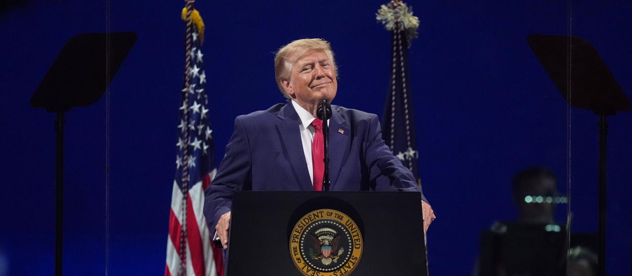 Trump beendet 250. US-Jubiläum mit Selbstlob und Kritik