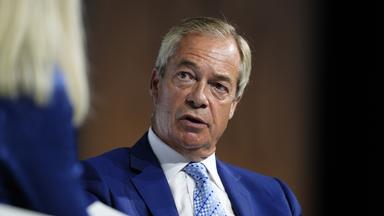 Nigel Farage tritt zurück, kandidiert aber erneut