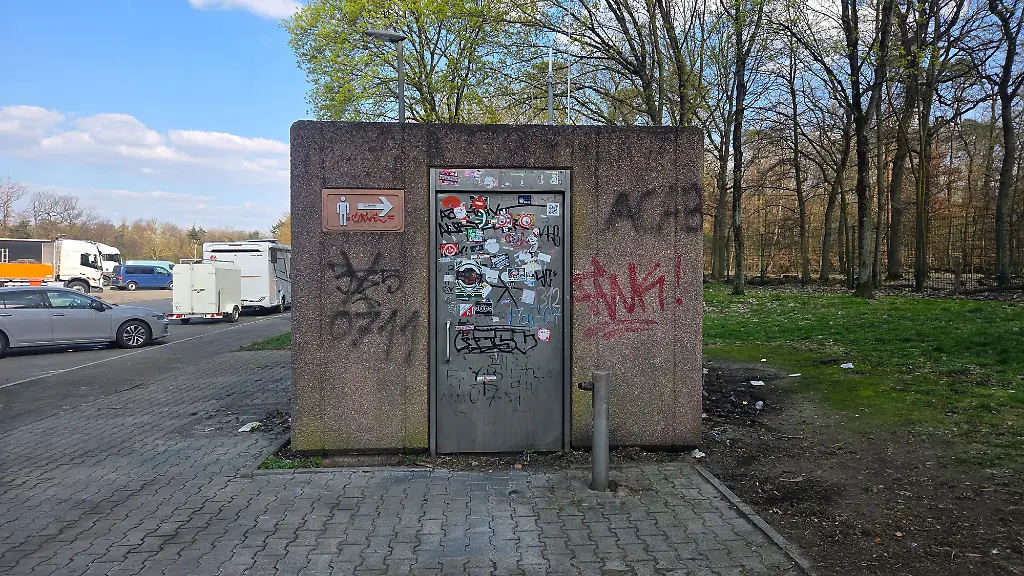 ADAC überprüft Autobahn-Rastplätze: Mangelhafte Toiletten beeinflussen Bewertungen