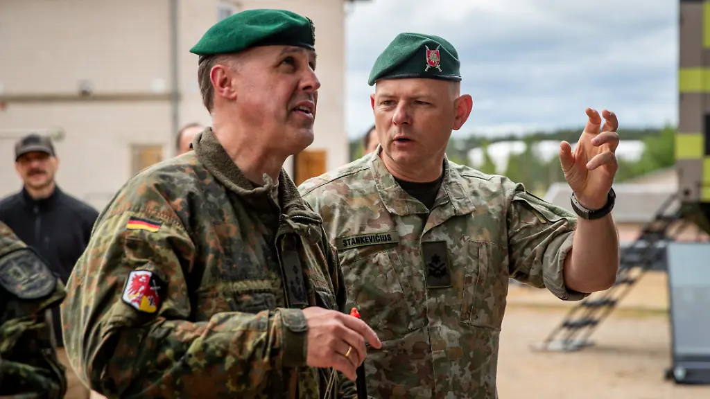Oberst Diehl diskutiert moderne Übungsstrategien mit deutscher und ukrainischer Kooperation