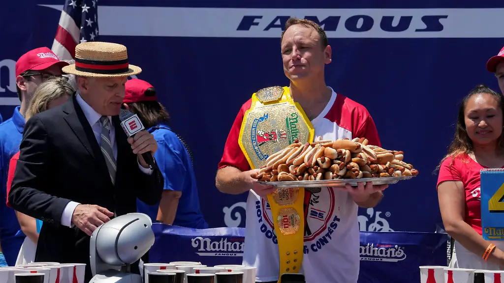 Chestnut verteidigt Titel beim Hotdog-Wettessen trotz Hitze