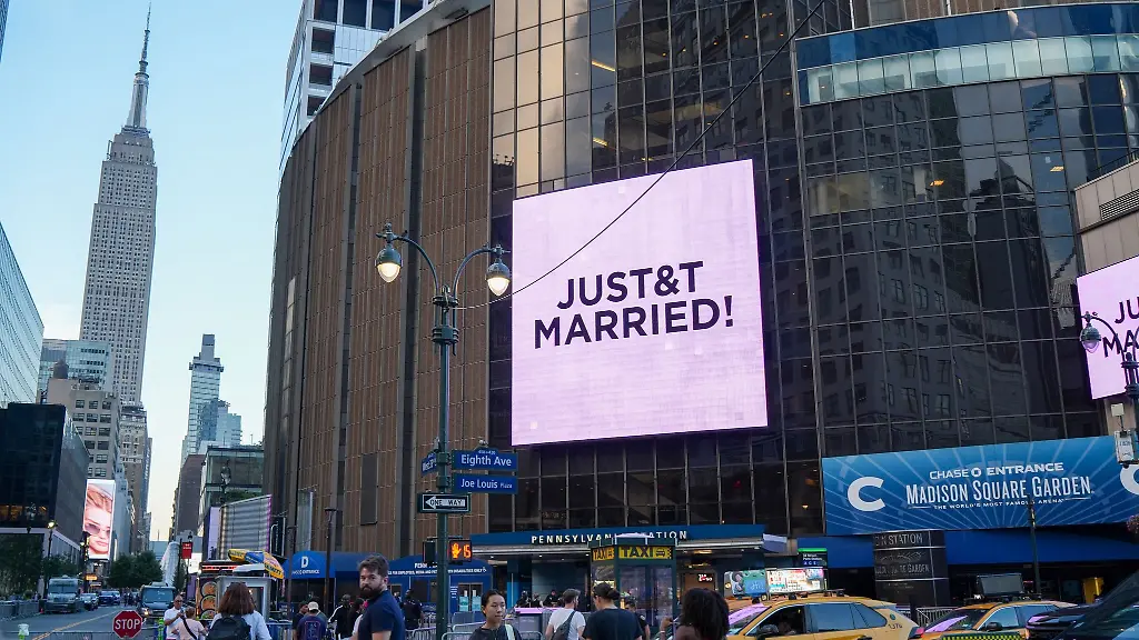 Verkauf von Abfall von Taylor Swifts Hochzeit durch Künstler
