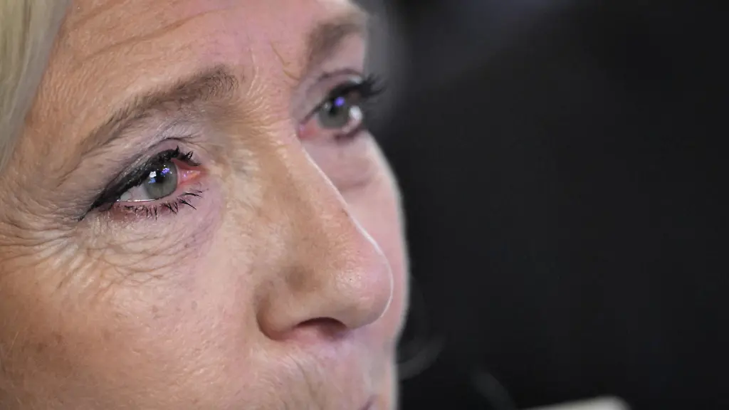 Kann Le Pen trotz Urteil Präsidentin werden?