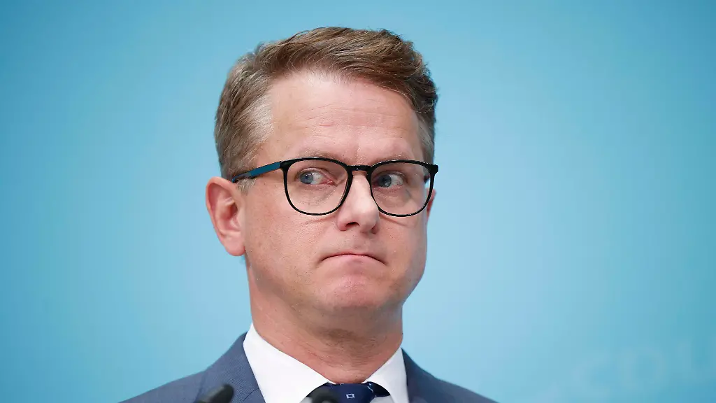 Carsten Linnemann nimmt das Ministeramt an