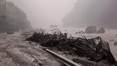 Zerstörung durch Sturzflut in Nepal: Hunderte vermisst