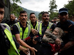 Sturzflut in Nepal: Zerstörung und Opfer in Grenzregion