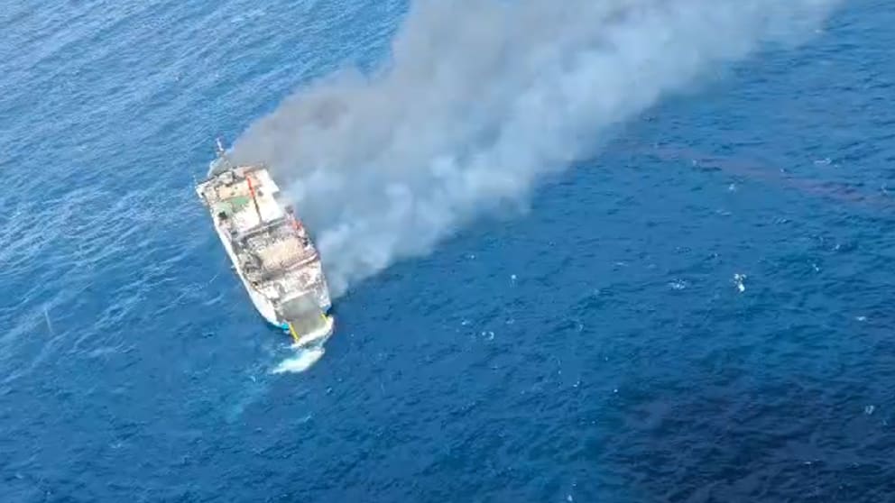 Feuer auf Fähre vor Bali: Über 100 Passagiere gerettet