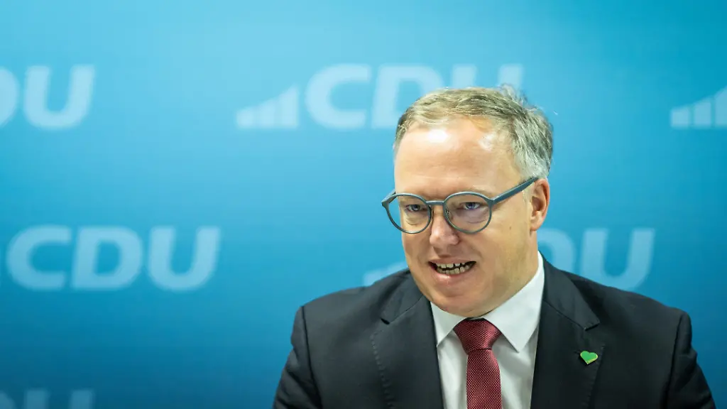 Thüringens Regierung in der Krise: Voigts Entschlossenheit in turbulenten Zeiten