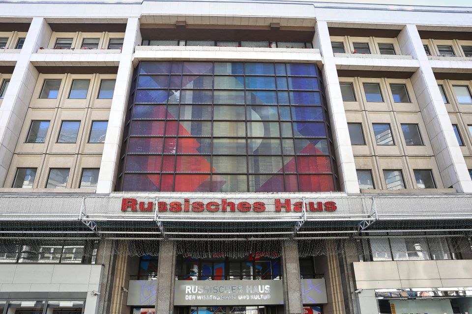 Vorwürfe gegen Russisches Haus in Berlin: Politische Forderungen nach Schließung
