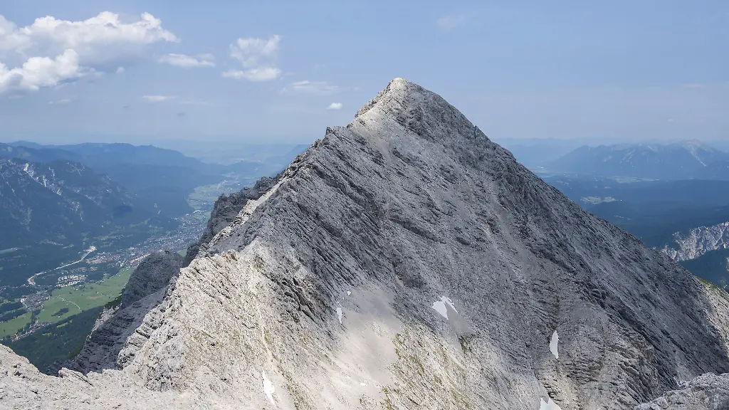 Bergsteiger stürzt nahe der Zugspitze in den Tod