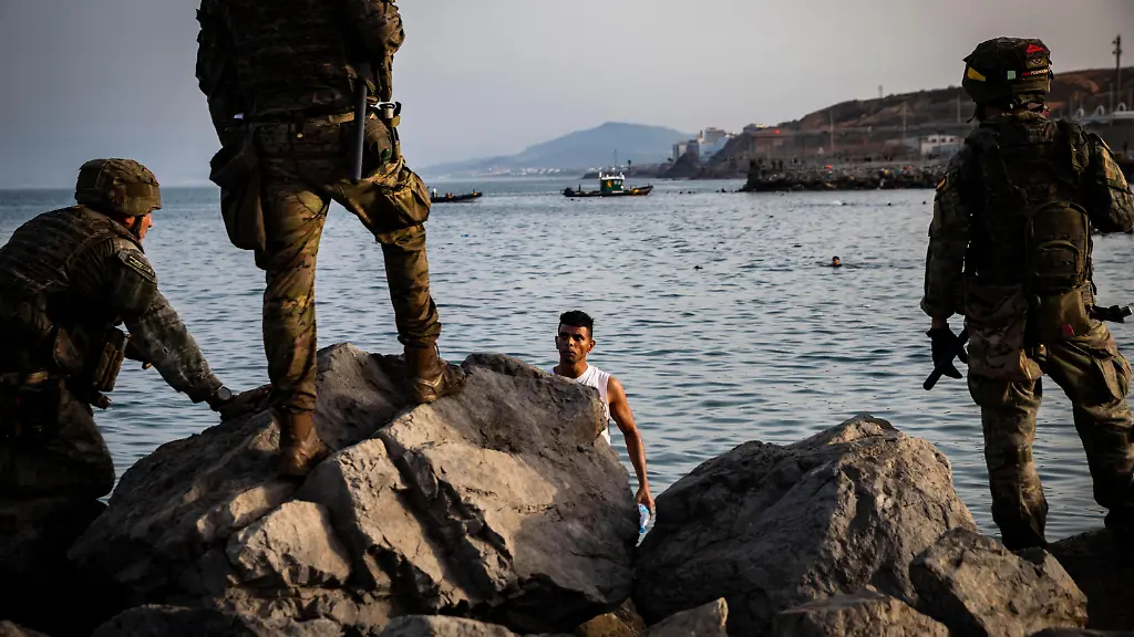 Krise in Ceuta: Spanisches Versagen und Waldbrände lenkt ab