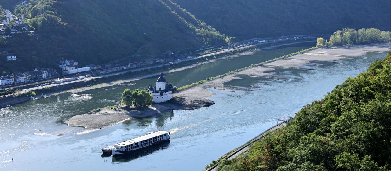 Warnung vor einem zweigeteilten Rhein durch Niedrigwasser