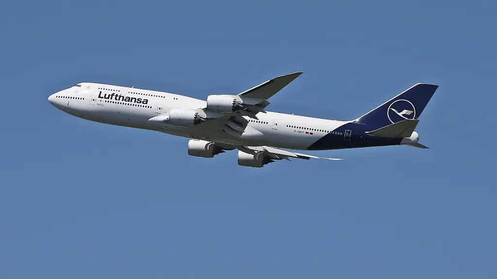 Lufthansa-Jumbo-Jet muss in Glasgow landen
