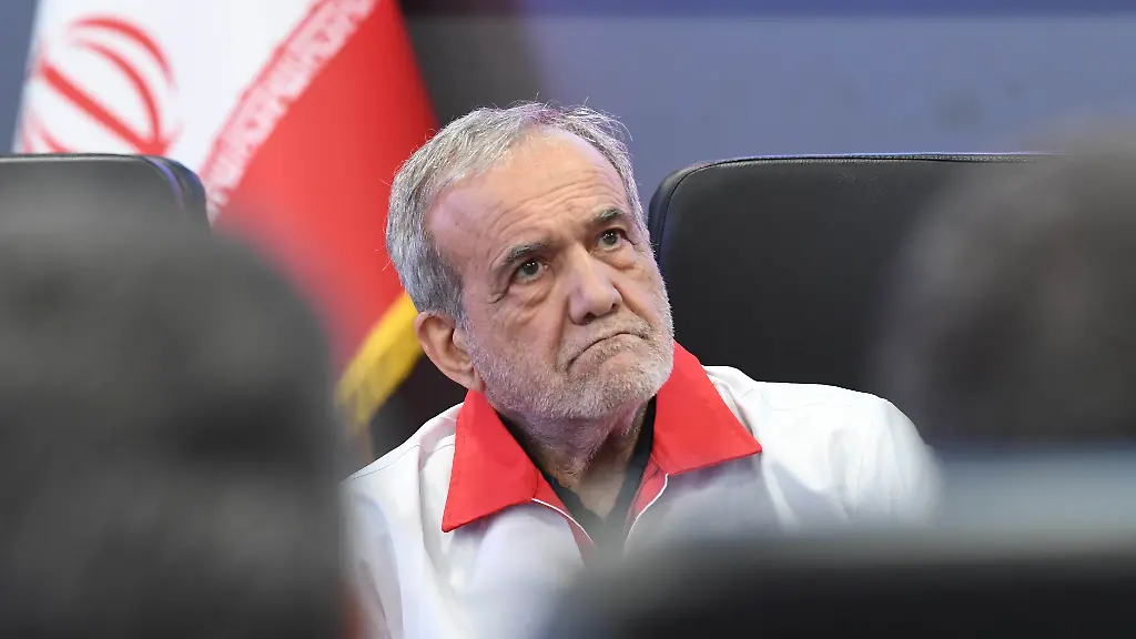 Irans Präsident reagiert auf Drohungen: Wirtschaftskrise eingeräumt