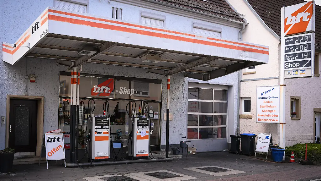 Freie Tankstellen kritisieren 12-Uhr-Regel