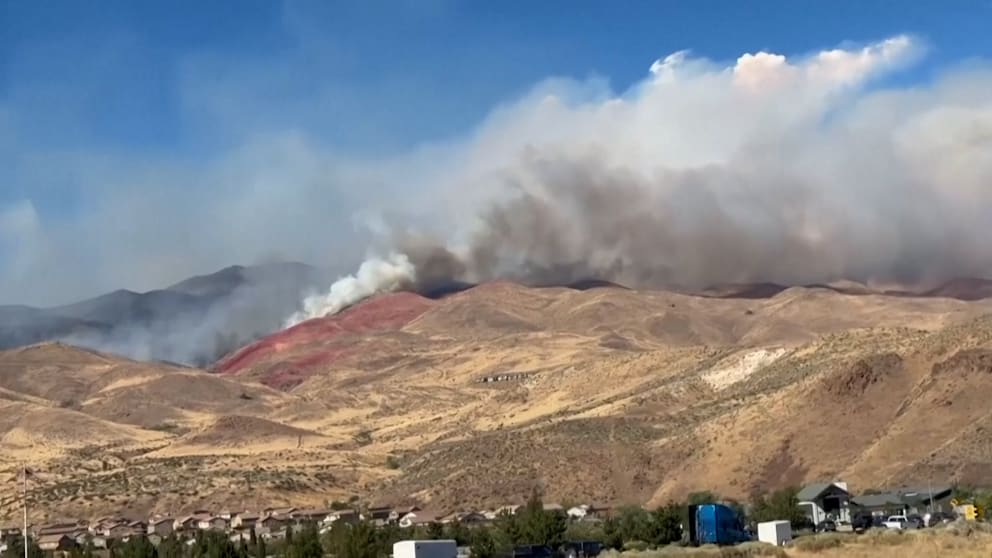 Waldbrand in Nevada bedroht Wohngebiete