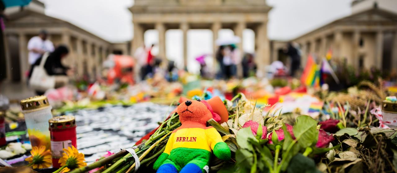 Innenausschuss tagt zu CSD-Anschlag: Zentrale Fragen offen