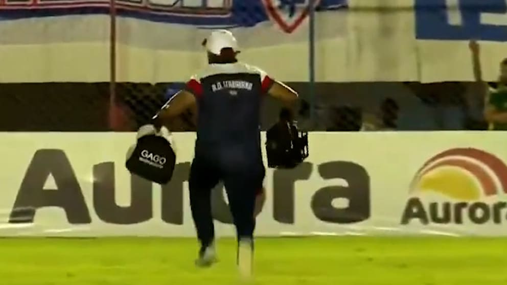 Ungewöhnlicher Auftritt eines Mannschaftsarztes in Brasilien