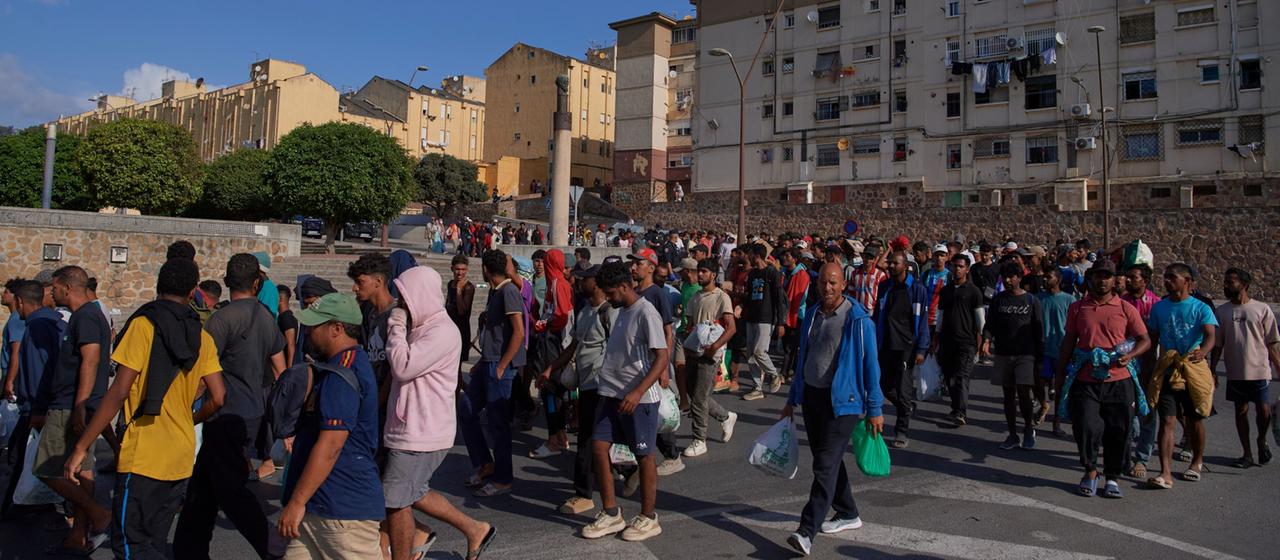 Spanien richtet Unterkünfte für Migranten in Ceuta ein