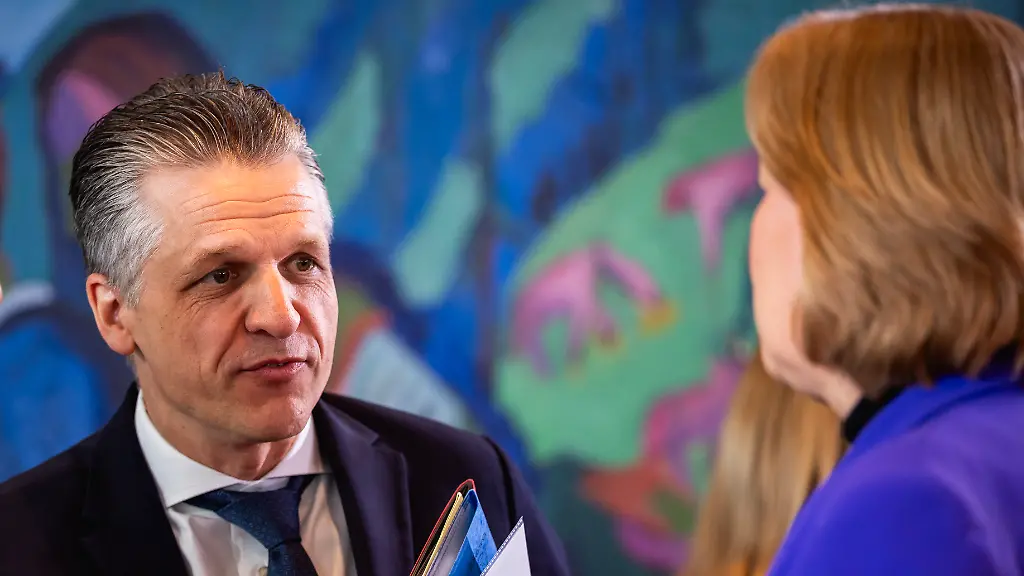 Frei besteht auf zügige Rentenreform