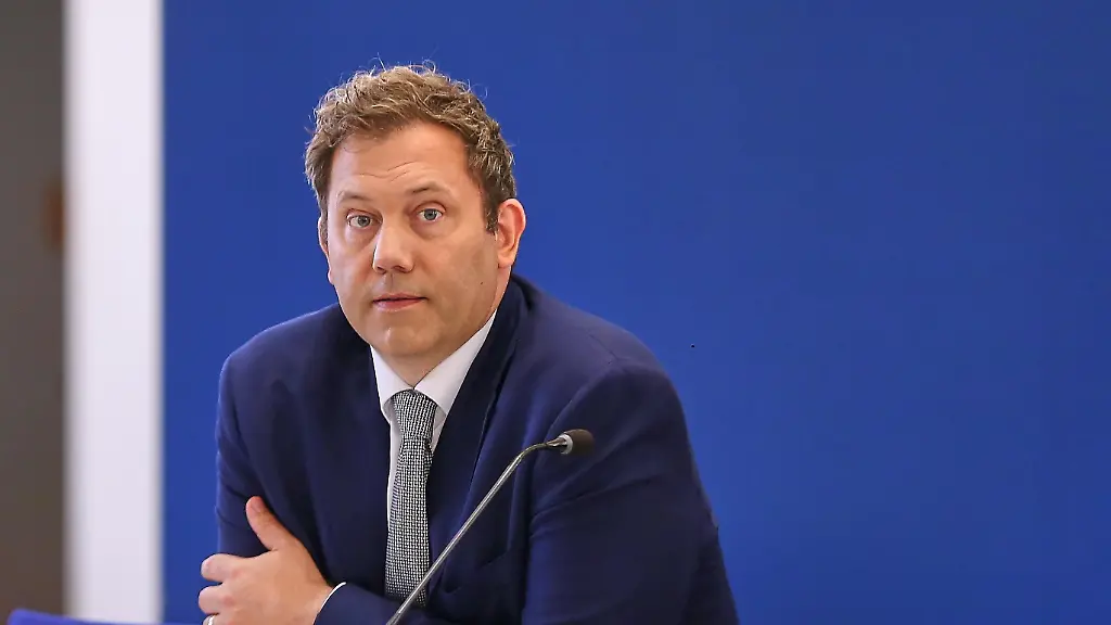Klingbeil legt überarbeitete Pläne zur Einkommensteuerreform vor