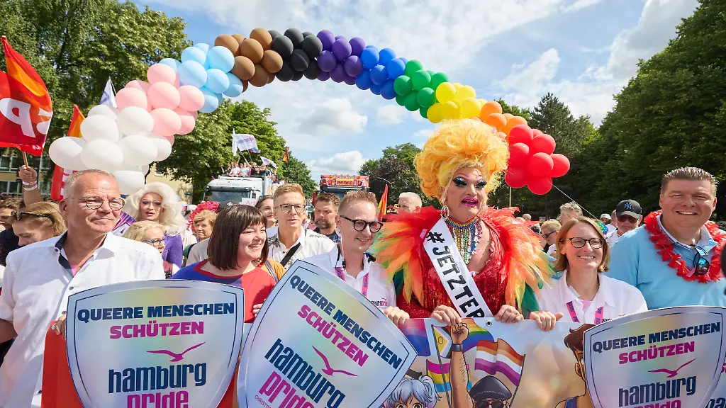 Teilnehmerrekord und klare Botschaften beim Hamburger CSD