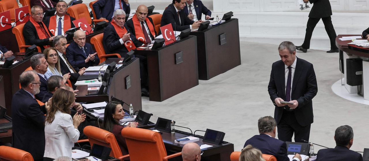 Türkisches Parlament verabschiedet Gesetz für Friedensprozess mit PKK
