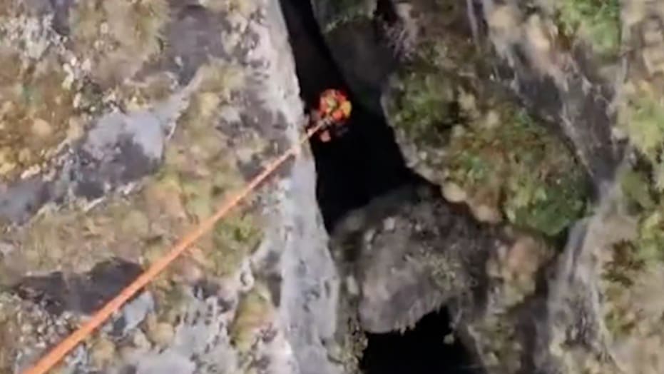 Drama in den Schweizer Alpen: Spektakuläre Rettung aus einer Felsschlucht
