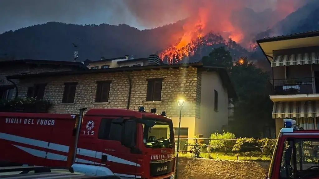 Waldbrand am Gardasee zwingt zur Evakuierung