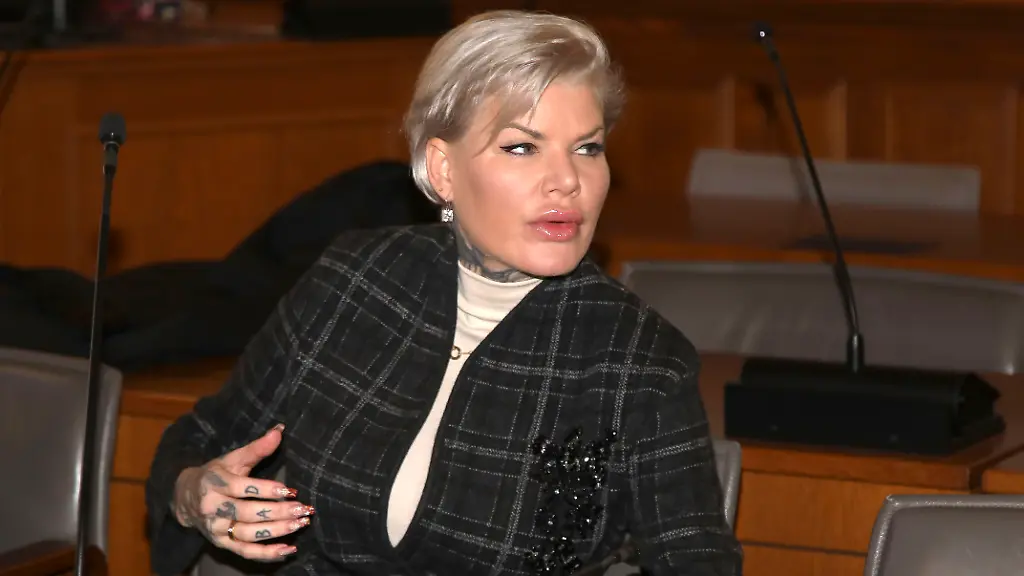 Melanie Müller sagt krankheitsbedingt Prozess ab