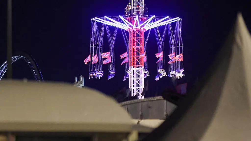 Störung auf Hamburger Volksfest: Kettenkarussell bleibt stehen