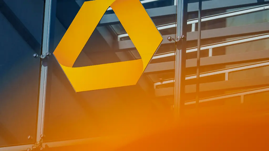 Commerzbank und Unicredit: Strategien im Übernahmekampf