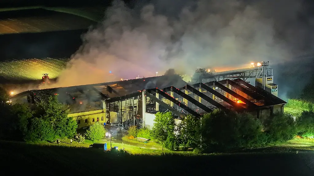 Feuerkatastrophe auf einem Bauernhof in Bayern: Über 1200 Schweine sterben