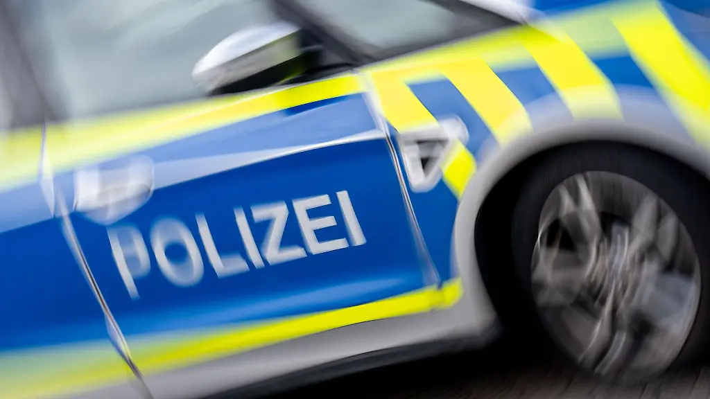 Radfahrerin stirbt nach Unfall mit Traktoranhänger in Sachsen