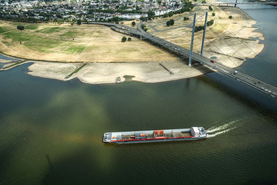 Niedrigwasser am Rhein: Herausforderungen und Maßnahmen