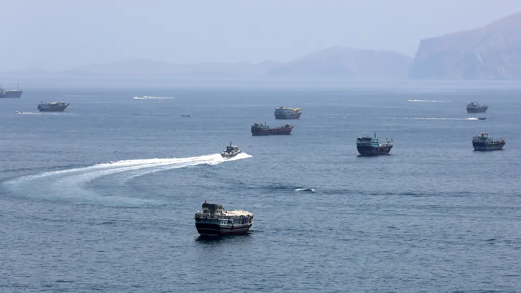 Tanker von unbekanntem Geschoss getroffen: Zusammenstoß vor Oman