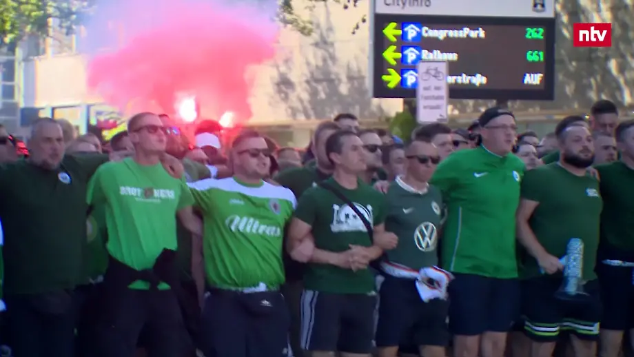 Wolfsburg-Fans machen Stimmung vor Zweitliga-Auftakt