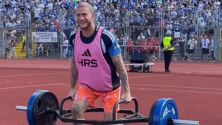 Krafttraining der Schalke-Spieler begeistert Fans