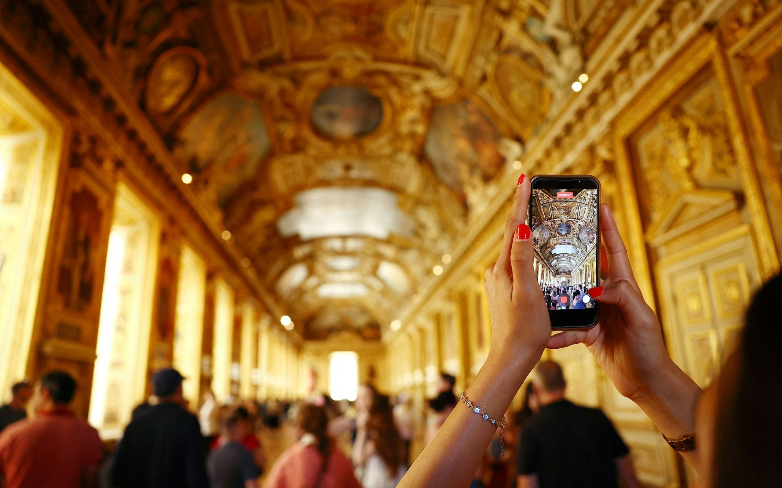 Die Wiedereröffnung der Galerie d’Apollon im Louvre