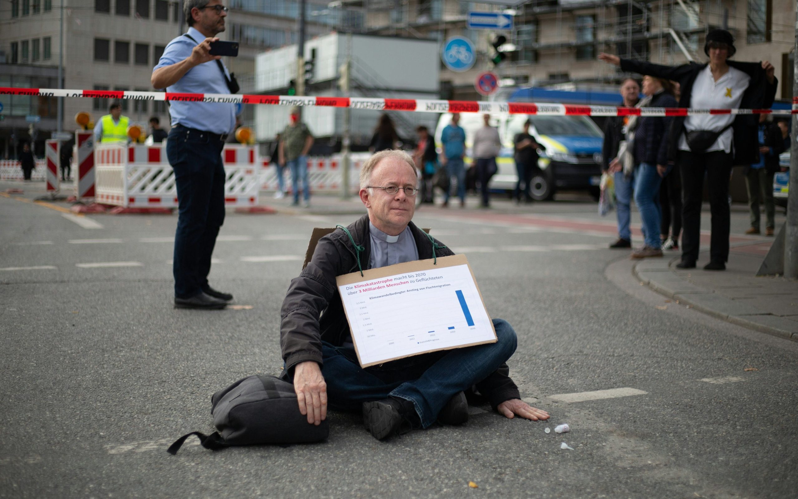 Der unbequeme Pater: Jörg Alts Kampf für das Klima
